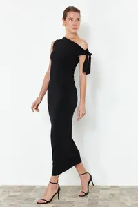 TRENDYOLMİLLA Black Fitted Knitting Maxi Flexible Pen Dress - Image 3