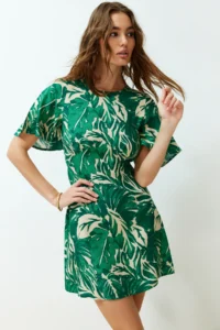 TRENDYOLMİLLA Green Tropical Floral A Cut Viscose Mini Weaving Dress - Image 3