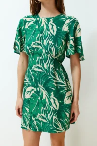 TRENDYOLMİLLA Green Tropical Floral A Cut Viscose Mini Weaving Dress - Image 4