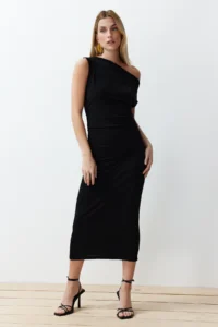 TRENDYOLMİLLA Black Fitted Bodycon Boat Neck Zero Sleeve Flexible Knitting Midi Pen Dress