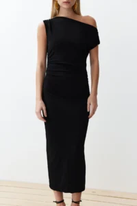 TRENDYOLMİLLA Black Fitted Bodycon Boat Neck Zero Sleeve Flexible Knitting Midi Pen Dress - Image 4