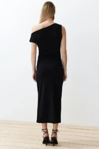 TRENDYOLMİLLA Black Fitted Bodycon Boat Neck Zero Sleeve Flexible Knitting Midi Pen Dress - Image 6