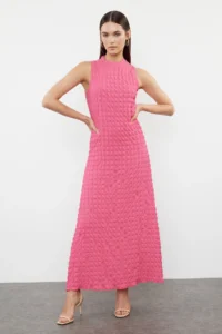 TRENDYOLMİLLA Fuchsia Plain textured A Cut/Life Form Crew Neck textured Maxi Dress