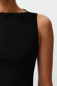 TRENDYOLMİLLA Black bodycone Zero Sleeve Slit Ruffle Detailed Flexible Thick Sandy Maxi Pen Dress - Image 5