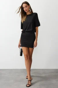 TRENDYOLMİLLA Black Plain Soft Fabric Fitted Short Sleeve Flexible Knitting Dress