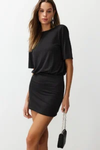 TRENDYOLMİLLA Black Plain Soft Fabric Fitted Short Sleeve Flexible Knitting Dress - Image 2
