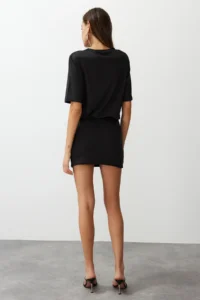 TRENDYOLMİLLA Black Plain Soft Fabric Fitted Short Sleeve Flexible Knitting Dress - Image 6