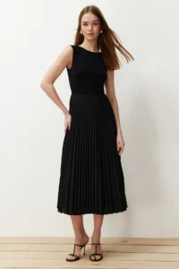 TRENDYOLMİLLA Black pleated Lined Sleeveless Flexible Knitting Midi Dress - Image 3