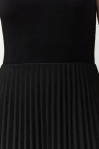 TRENDYOLMİLLA Black pleated Lined Sleeveless Flexible Knitting Midi Dress - Image 5