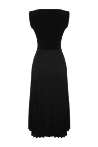 TRENDYOLMİLLA Black pleated Lined Sleeveless Flexible Knitting Midi Dress - Image 8