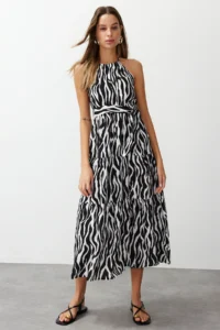 TRENDYOLMİLLA Black animals shift shally Maxi Weaving Dress - Image 4