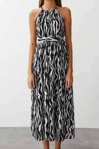 TRENDYOLMİLLA Black animals shift shally Maxi Weaving Dress - Image 6