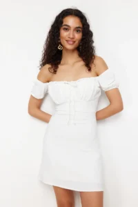TRENDYOLMİLLA White Plain bodycone Crepe Lined Mini Weaving Dress - Image 3