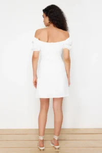 TRENDYOLMİLLA White Plain bodycone Crepe Lined Mini Weaving Dress - Image 7
