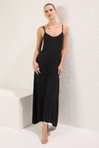 TRENDYOLMİLLA Black Plain Kesim V-neck Maxi Weaving Dress
