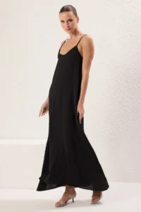 TRENDYOLMİLLA Black Plain Kesim V-neck Maxi Weaving Dress - Image 2