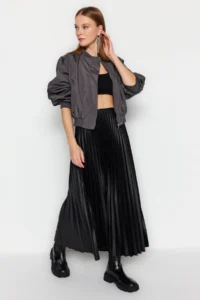 TRENDYOLMİLLA Black pleated Maxi Flexible Knitting Skirt