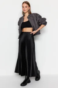 TRENDYOLMİLLA Black pleated Maxi Flexible Knitting Skirt - Image 2