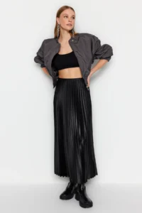 TRENDYOLMİLLA Black pleated Maxi Flexible Knitting Skirt - Image 3