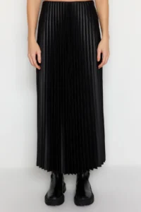 TRENDYOLMİLLA Black pleated Maxi Flexible Knitting Skirt - Image 4