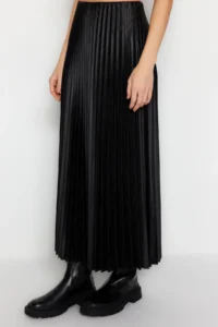 TRENDYOLMİLLA Black pleated Maxi Flexible Knitting Skirt - Image 5