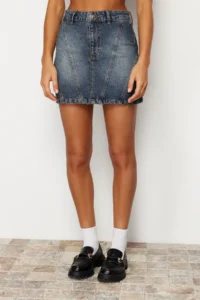 TRENDYOLMiLLA More Sustainable Dark Blue Soluk Efekt Vintage High Waist Mini denim Skirt - Image 4