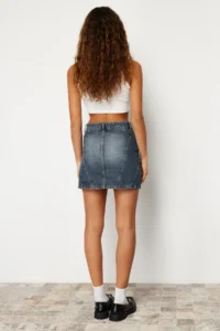 TRENDYOLMiLLA More Sustainable Dark Blue Soluk Efekt Vintage High Waist Mini denim Skirt - Image 6