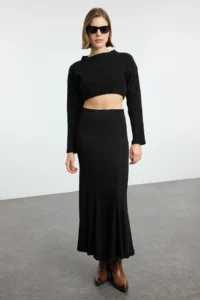 TRENDYOLMİLLA Black Plain Stitching Detailed Maxi Flexible Fish Skirt - Image 2