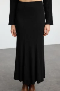 TRENDYOLMİLLA Black Plain Stitching Detailed Maxi Flexible Fish Skirt - Image 3