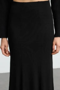 TRENDYOLMİLLA Black Plain Stitching Detailed Maxi Flexible Fish Skirt - Image 4