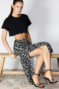 TRENDYOLMiLLA Black Daisy Patterned slit Viscose Fabric Midi Weaving Skirt
