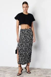 TRENDYOLMiLLA Black Daisy Patterned slit Viscose Fabric Midi Weaving Skirt - Image 2