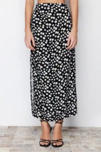TRENDYOLMiLLA Black Daisy Patterned slit Viscose Fabric Midi Weaving Skirt - Image 4