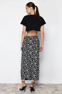 TRENDYOLMiLLA Black Daisy Patterned slit Viscose Fabric Midi Weaving Skirt - Image 6