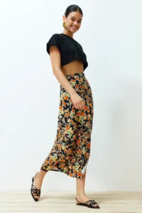 TRENDYOLMiLLA Multicolored Viscose Material flower patterned slit Midi Weaving Skirt - Image 2
