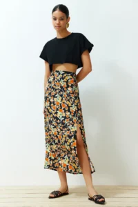 TRENDYOLMiLLA Multicolored Viscose Material flower patterned slit Midi Weaving Skirt - Image 3