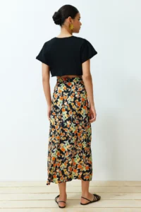 TRENDYOLMiLLA Multicolored Viscose Material flower patterned slit Midi Weaving Skirt - Image 4