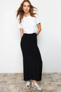 TRENDYOLMİLLA Black Body-Fitting Fish Form Flexible Knitting Maxi Skirt - Image 3