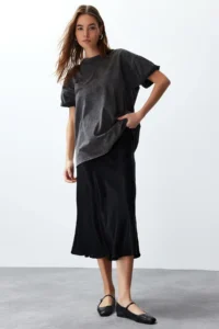 TRENDYOLMiLLA Black A-line Midi Satin Skirt - Image 4