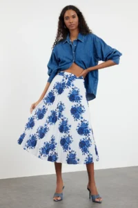 TRENDYOLMİLLA Navy Blue Weaving Rose Patterned Pleated Skirt - Image 2