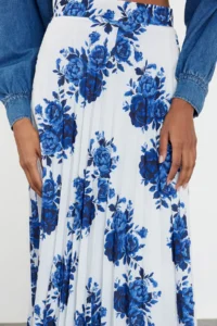 TRENDYOLMİLLA Navy Blue Weaving Rose Patterned Pleated Skirt - Image 4