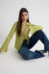 TRENDYOLMİLLA Khaki textured Fitted Bele Oturan Weaving Shirt - Image 2
