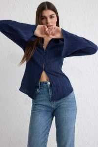 TRENDYOLMİLLA Dark Navy textured Fitted Bele Oturan Weaving Shirt