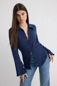 TRENDYOLMİLLA Dark Navy textured Fitted Bele Oturan Weaving Shirt - Image 3