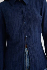 TRENDYOLMİLLA Dark Navy textured Fitted Bele Oturan Weaving Shirt - Image 5