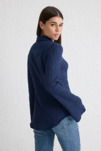 TRENDYOLMİLLA Dark Navy textured Fitted Bele Oturan Weaving Shirt - Image 6