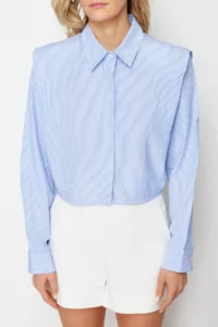 TRENDYOLMİLLA Mavi Sleeves Padded Stone Crop Weaving Shirt - Image 9