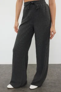 TRENDYOLMİLLA Anthracite Wide Leg Flexible Knitting Pants - Image 4