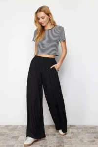 TRENDYOLMİLLA Black Wide Leg Ribbed Flexible Knitting Pants - Image 3