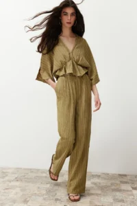 TRENDYOLMİLLA Oil Green Elastic Waist textured Material Weaving Pants - Image 2